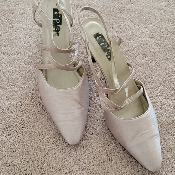 Shoes - Picture 3 of 4